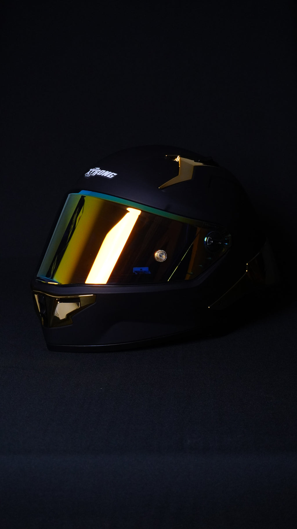 CASCO XTRONG ¨R1¨NEGRO MATE/SPOILERS DORADOS